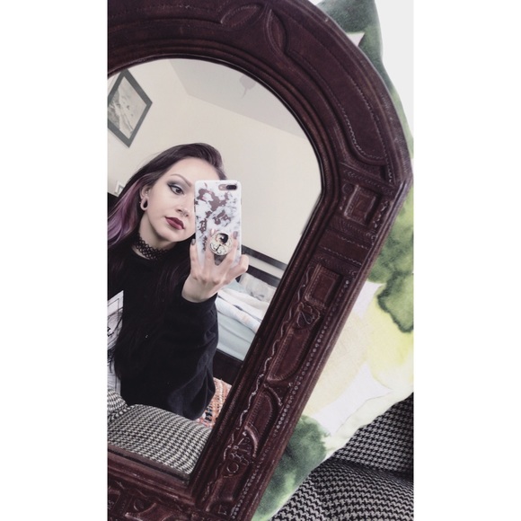 Meet your Posher, Liz - Picture 2 of 2